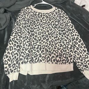 Cute light weight cheetah crew neck